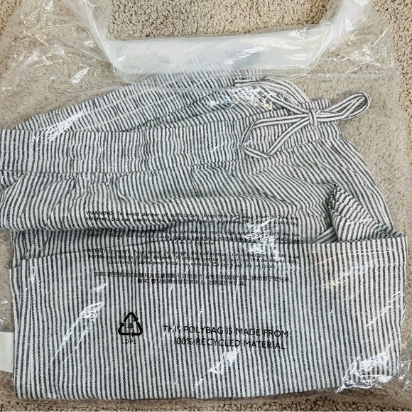 NWT! J. Crew Black & White Striped Linen-Blend Drawstring Shorts. Size 3X. - Picture 6 of 10